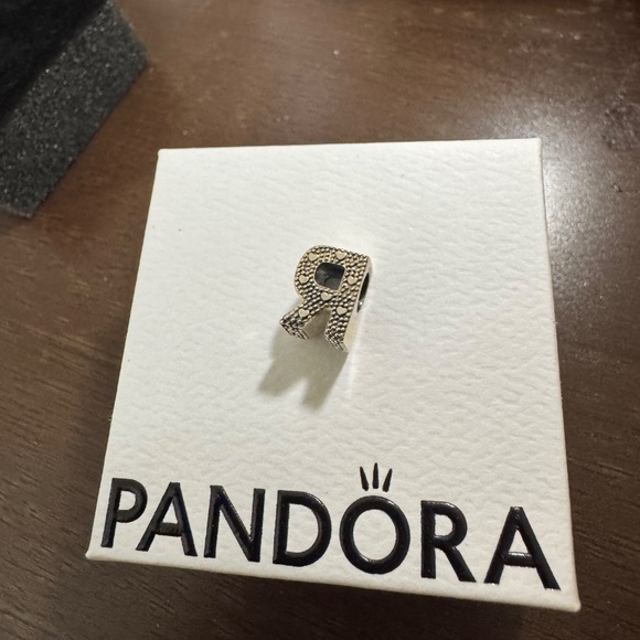Authentic Pandora initial charm "R" - Picture 2 of 4